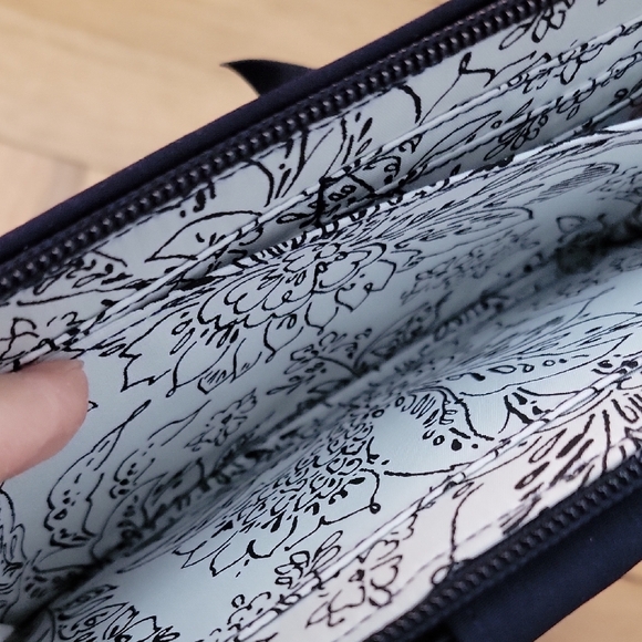 VERA BRADLEY/Quilted Navy Wallet - Picture 10 of 16